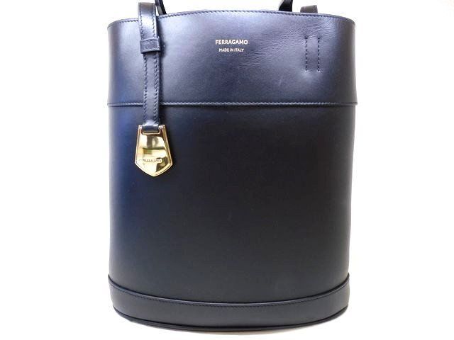 【Salvatore Ferragamo】トートバッグ　ゴールド金具　ブラック サルヴァトーレフェラガモ トートバッグ ヴァラ レザー ブラック