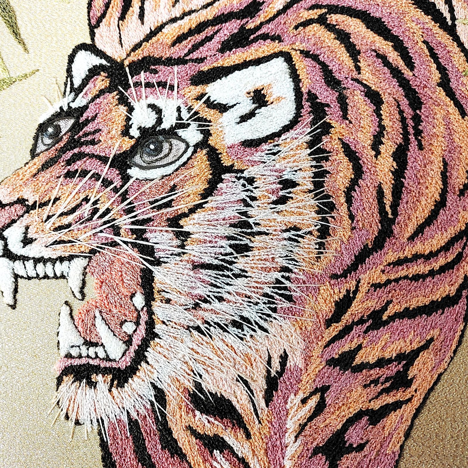 刺繍絵・刺繍画・虎・額縁・壁飾り・No.230316-06・梱包サイズ140 