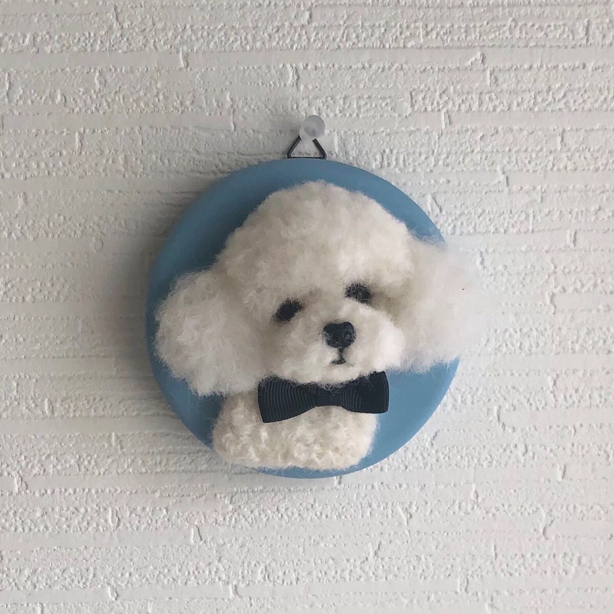 羊毛フェルト トイプードルの壁掛け ホワイト - メルカリ 