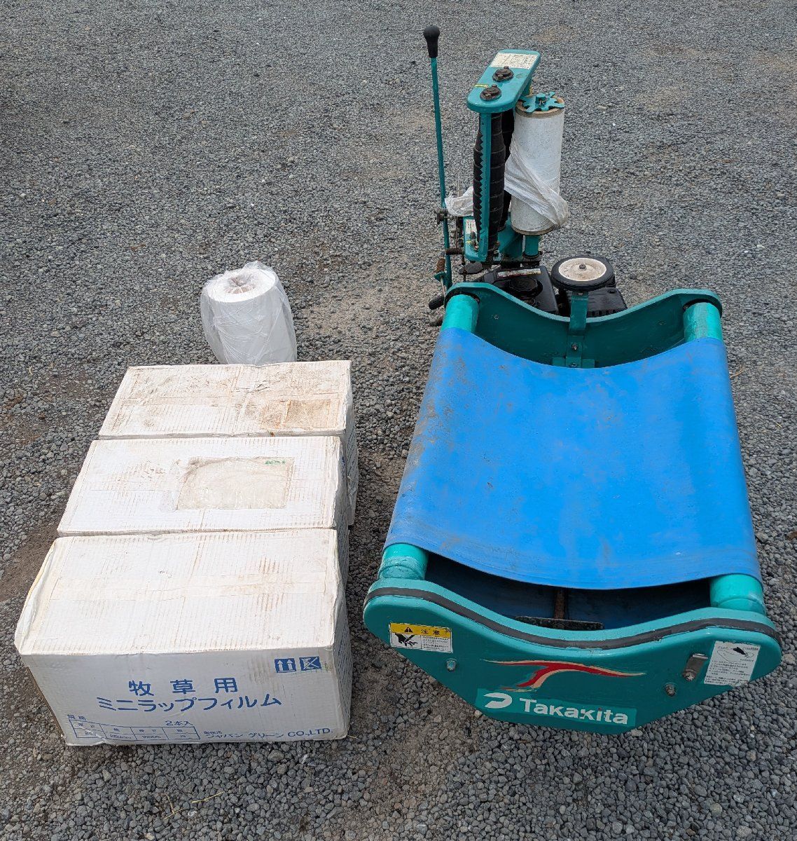 タカキタ ミニラッピングマシン WM-510E写真の箱入り牧草用ミニラップフィルム6本と箱なし一本セットになります。 タカキタ ミニラッピングマシン WM-510Eです。写真の箱入り牧草用ミニ