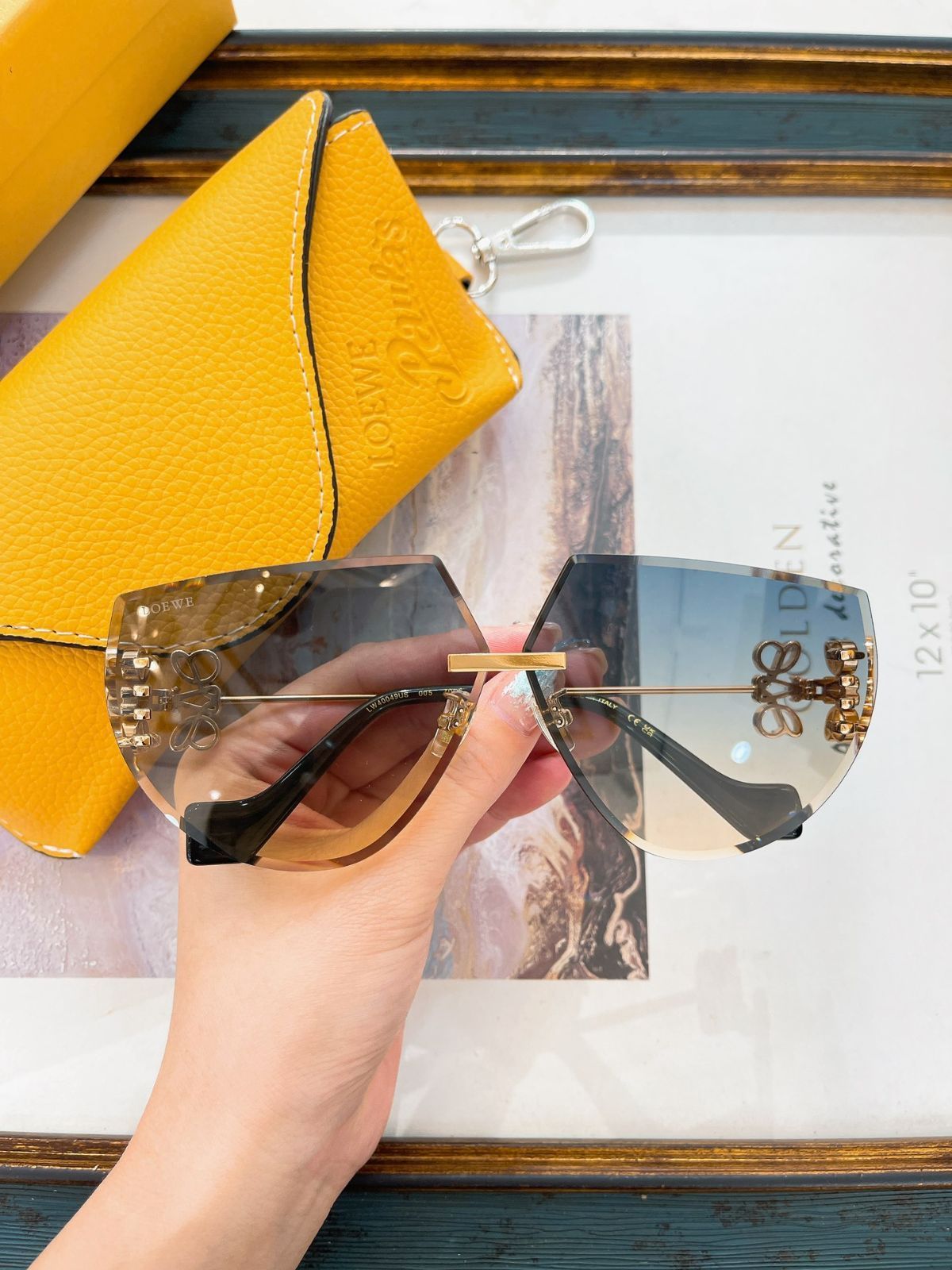 LOEWE モデル LW40049US サングラス（メガモードアイウェア