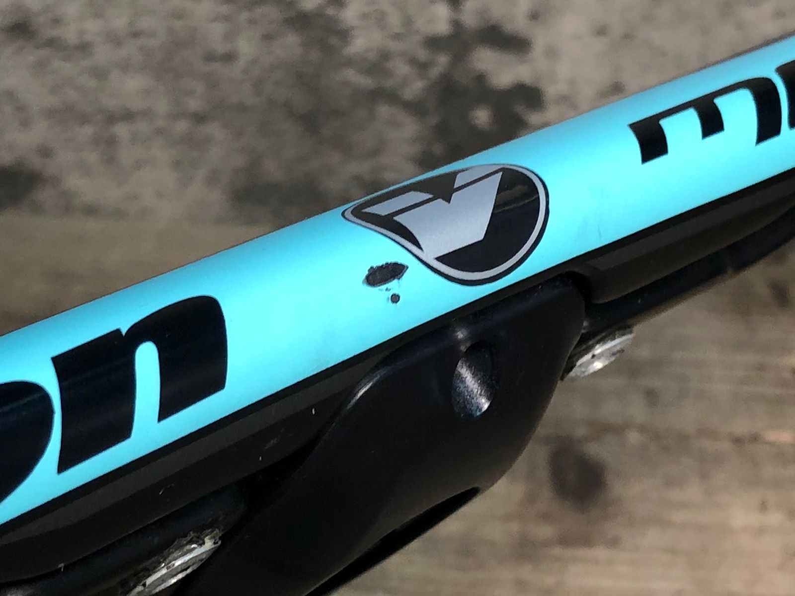 JM098 FSA ヴィジョン Vision METRON 5D Bianchi カーボン ドロップハンドル 420mm 120mm ブラケット固定傷損傷大のためジャンク BRIGHTFACE_UK