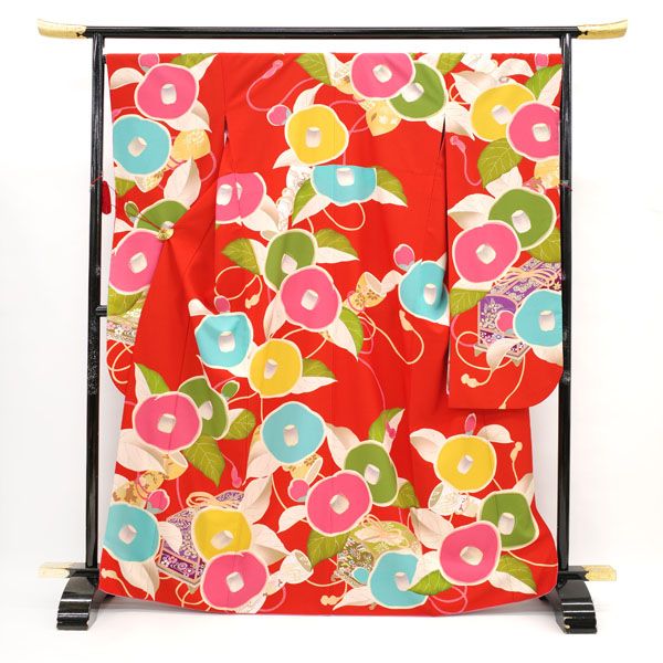 芸艸堂 UNSODO 振袖 モダン椿柄 中古 美品 日本製 ポリエステル 中古】 振袖 袷 着物 芸艸堂 UNSODO 金彩加工 椿 古典柄 朱赤