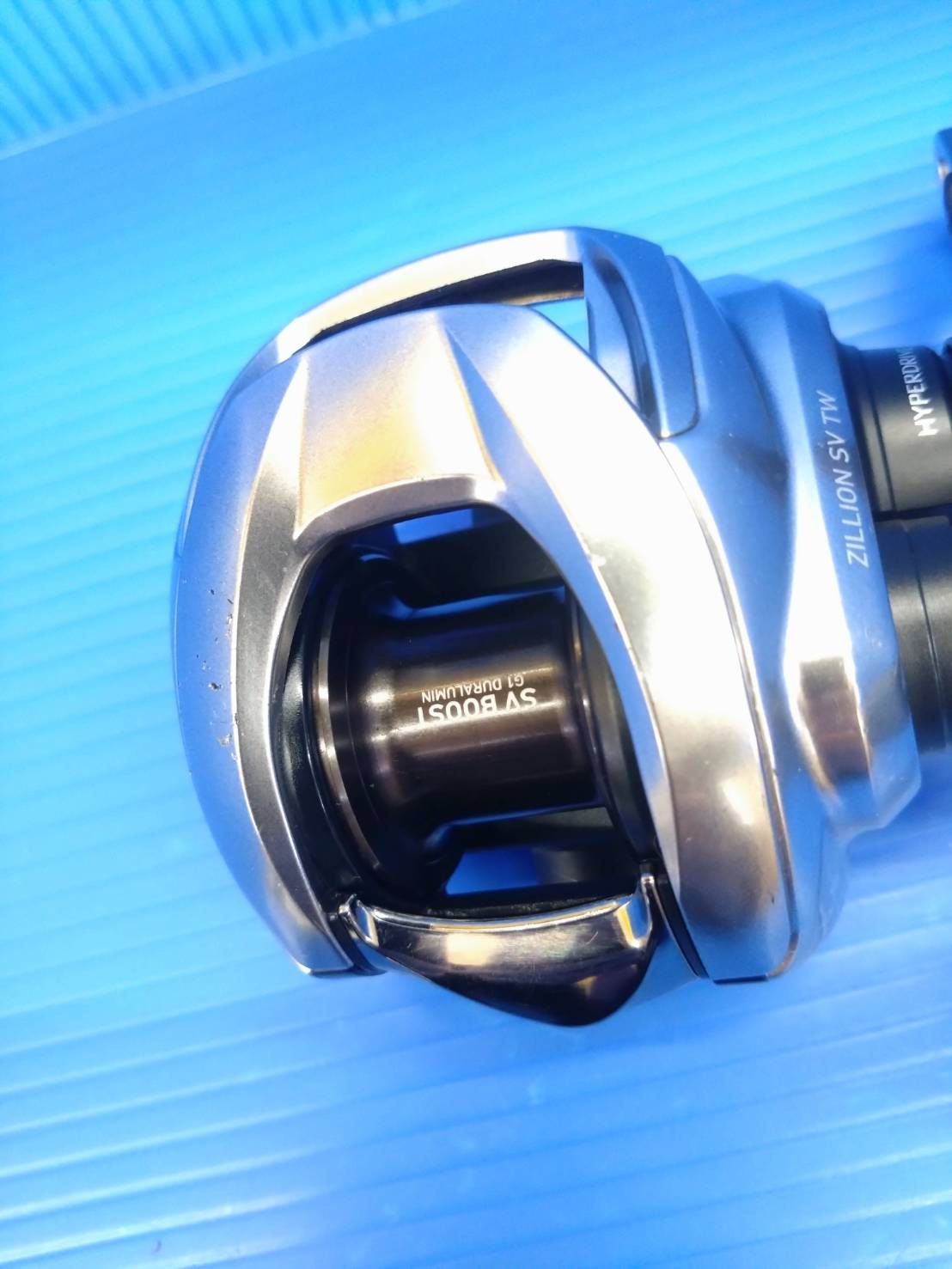 日本製 ダイワ 21ジリオン SV TW 1000 右巻き ベイト (03