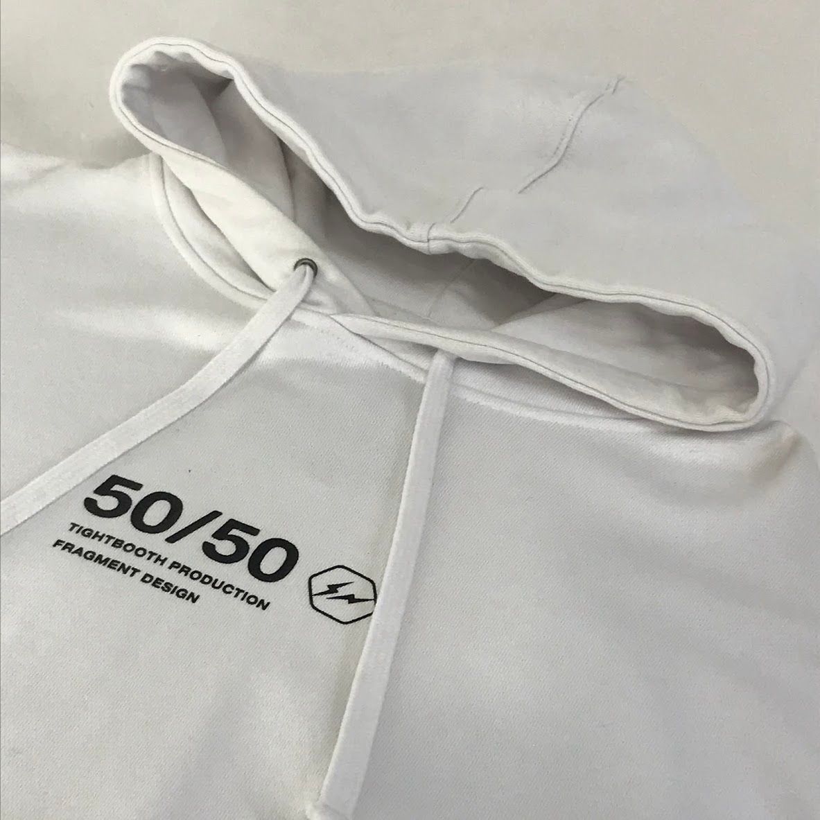 【新品タグ付】タイトブースプロダクション×フラグメント　パーカー　白　公式袋付き TIGHTBOOTH PRODUCTION×FRAGMENT DESIGN プルオーバーパーカー