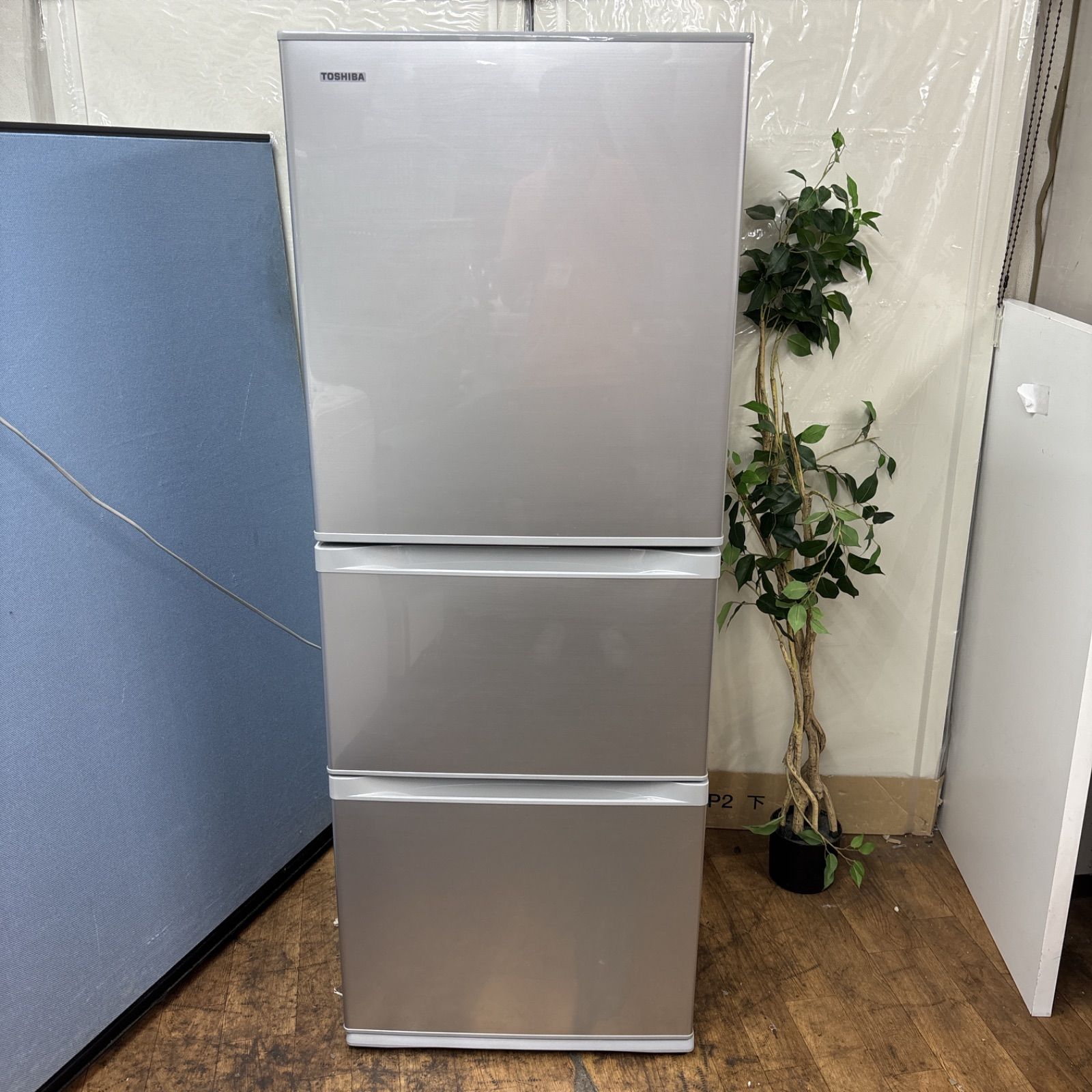 I655 🌈 名古屋市近郊配送設置無料！ TOSHIBA 冷蔵庫 (340L / 右