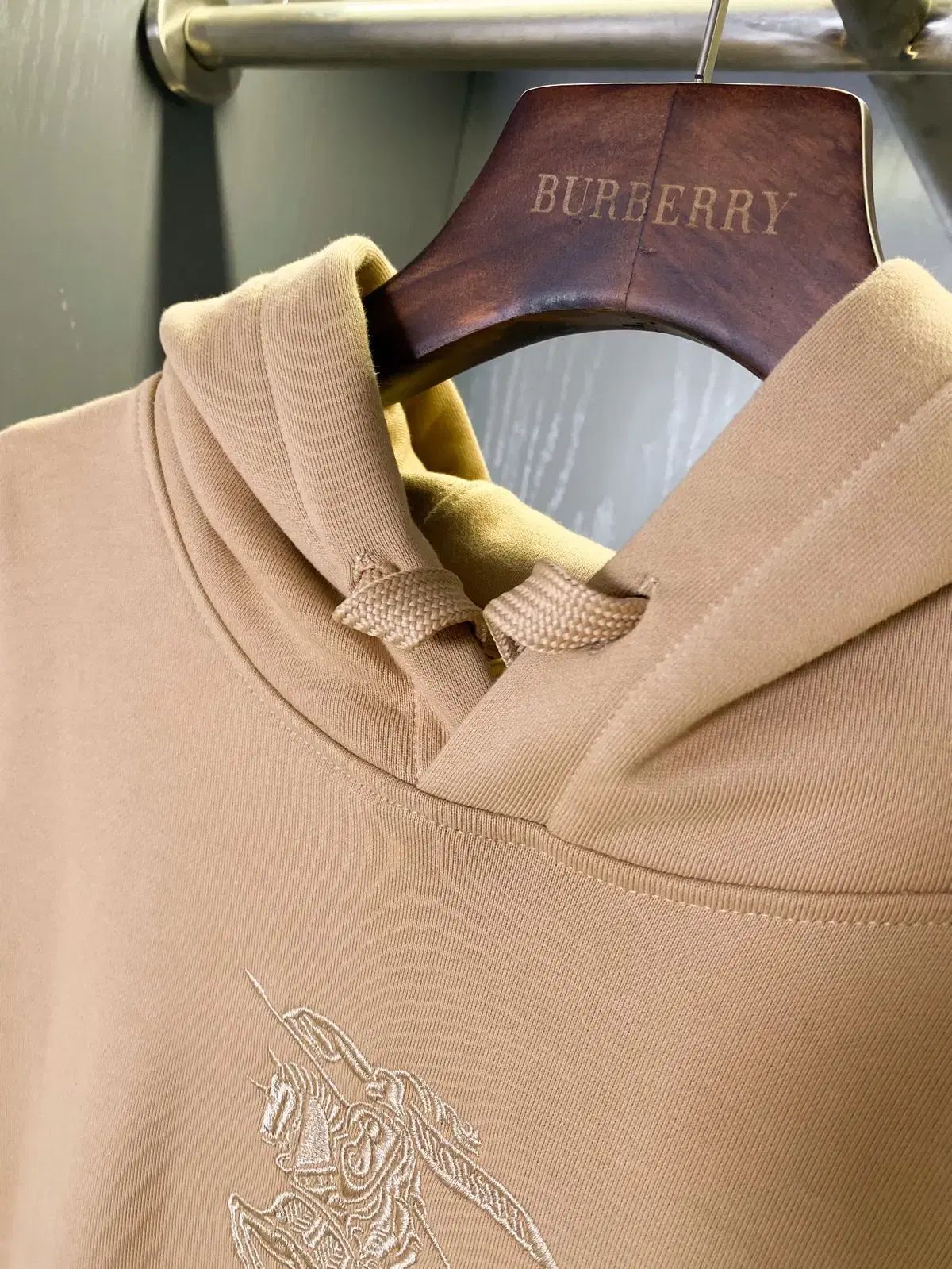 【即納！最大半額！】 BURBERRY(バーバリー ) ユニセックス 刺繍ロゴ フード ニット トップス