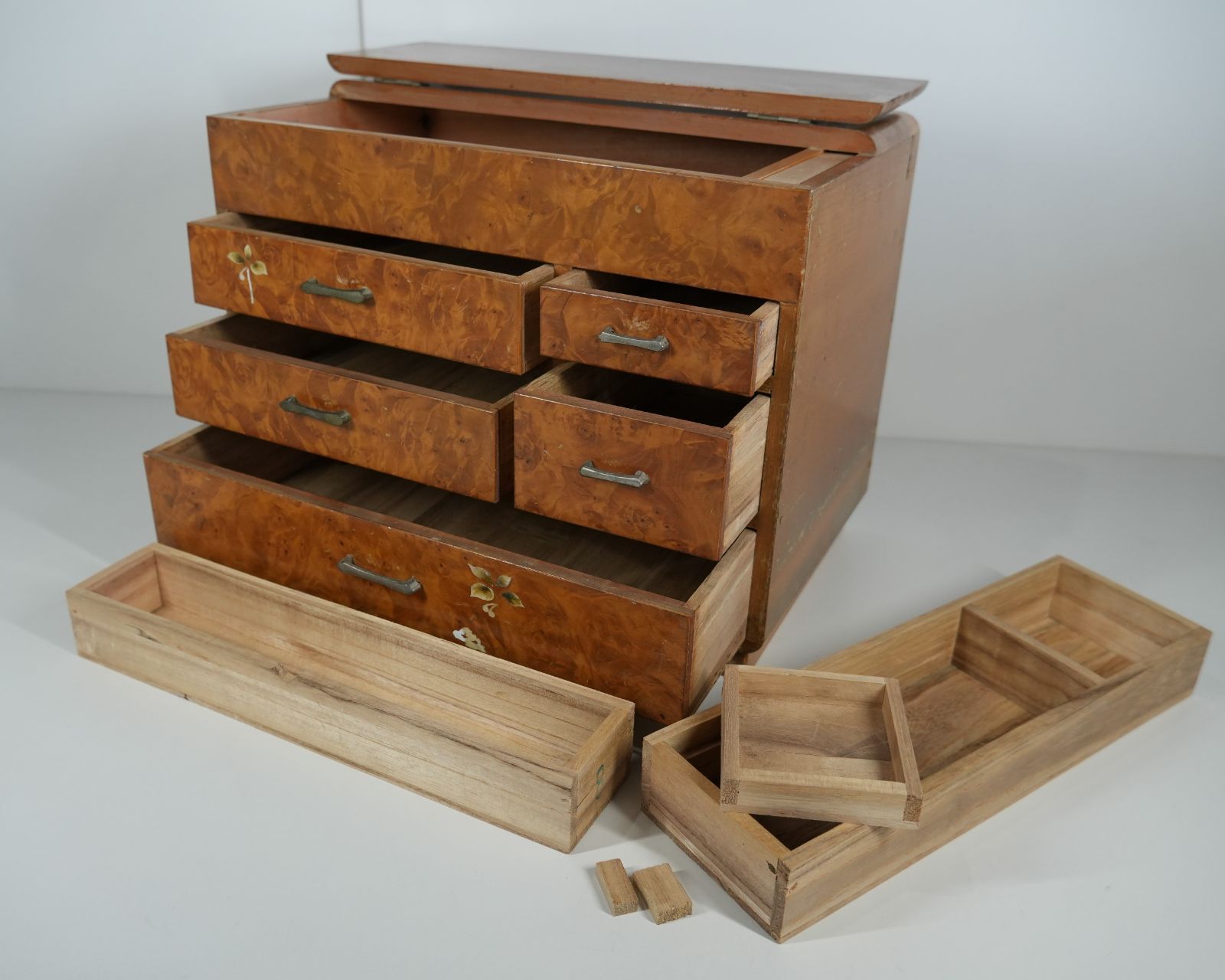希少 箪笥 裁縫箱 木箱 からくり 隠しあり 古道具 和ダンス レトロ 箪笥 裁縫箱 木箱 からくり 隠し引き出し 古道具 和ダンス