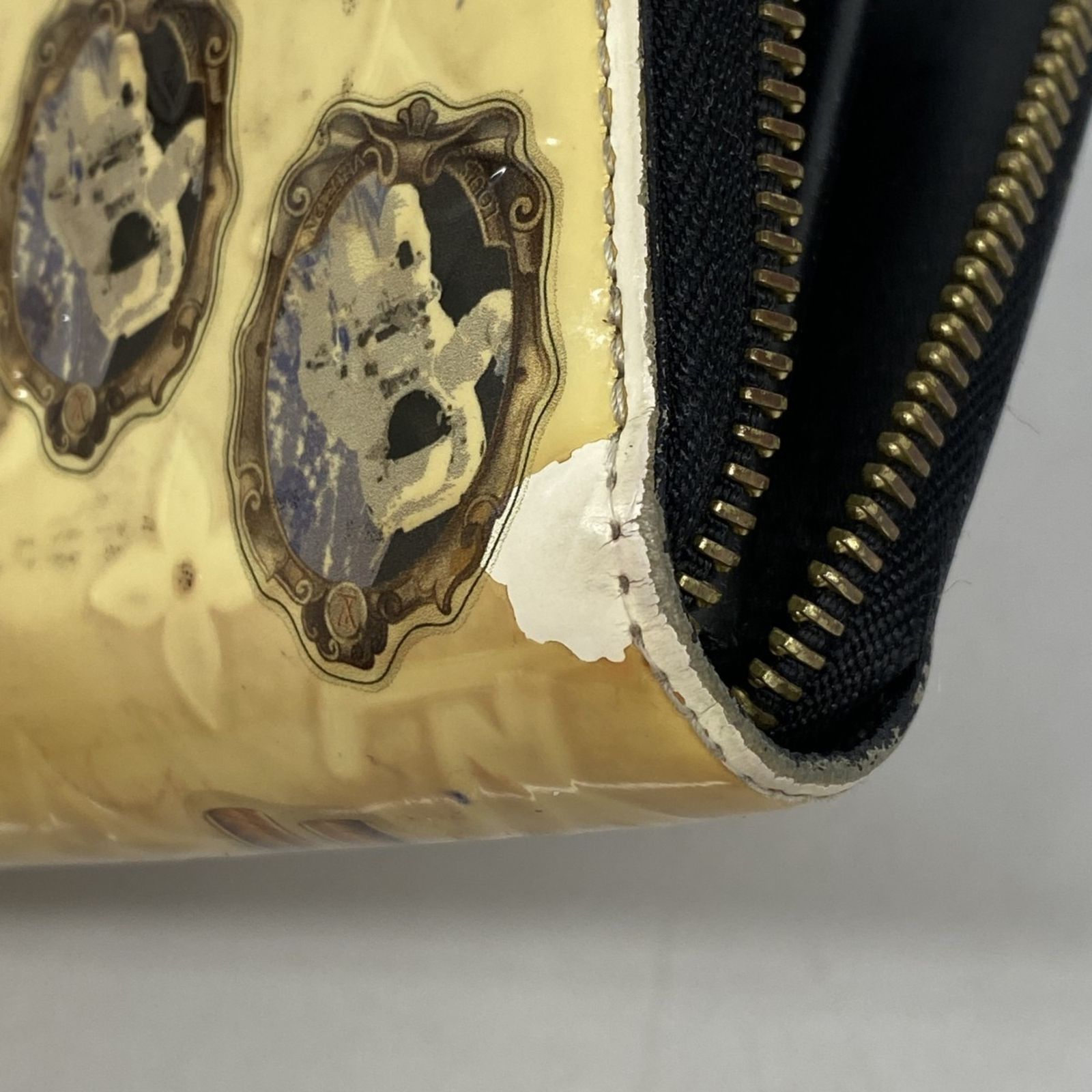 ルイ・ヴィトン ヴェルニ　ジッピーウォレット　ホワイト　長財布 ルイ・ヴィトン(Louis Vuitton) ルイ・ヴィトン 長財布 ヴェルニ