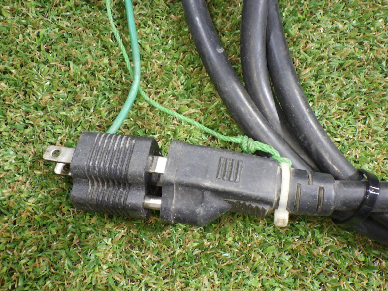 100V