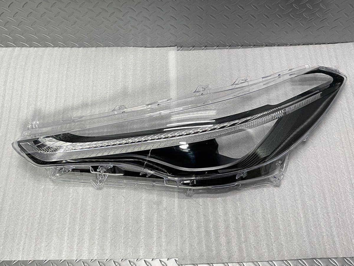 送料無料【新品】10系カローラクロス 純正左ヘッドライトカバー 8110B