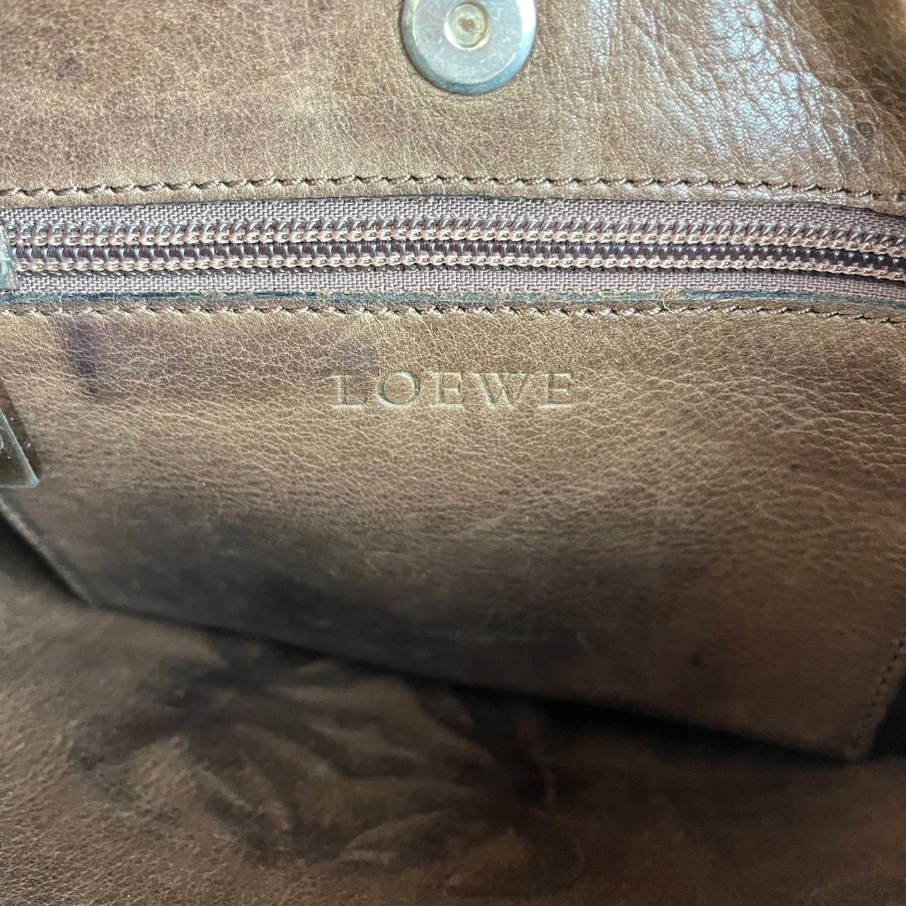 ✨良品✨ LOEWE ロエベ ショルダーバッグ トートバッグ アナグラム デカロゴ ロゴ型押し シルバー金具 スエード レザー 肩掛け 斜め掛け レディース ユニセックス レディース メンズ ブラウン 茶色