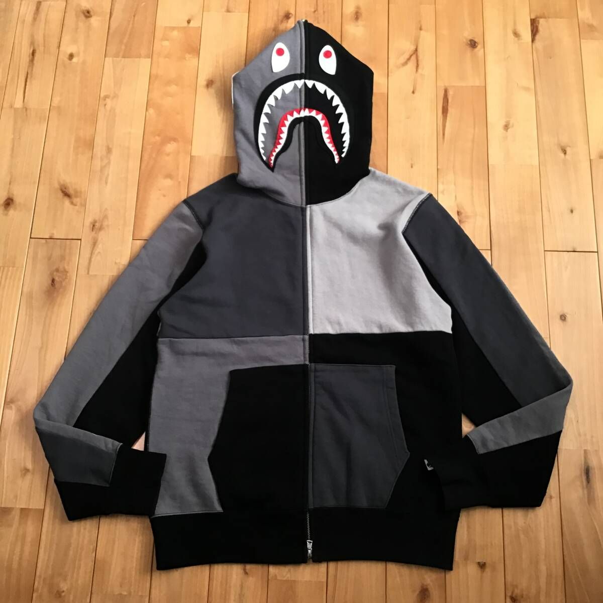 A BATHING APE シャークパーカー Lサイズ