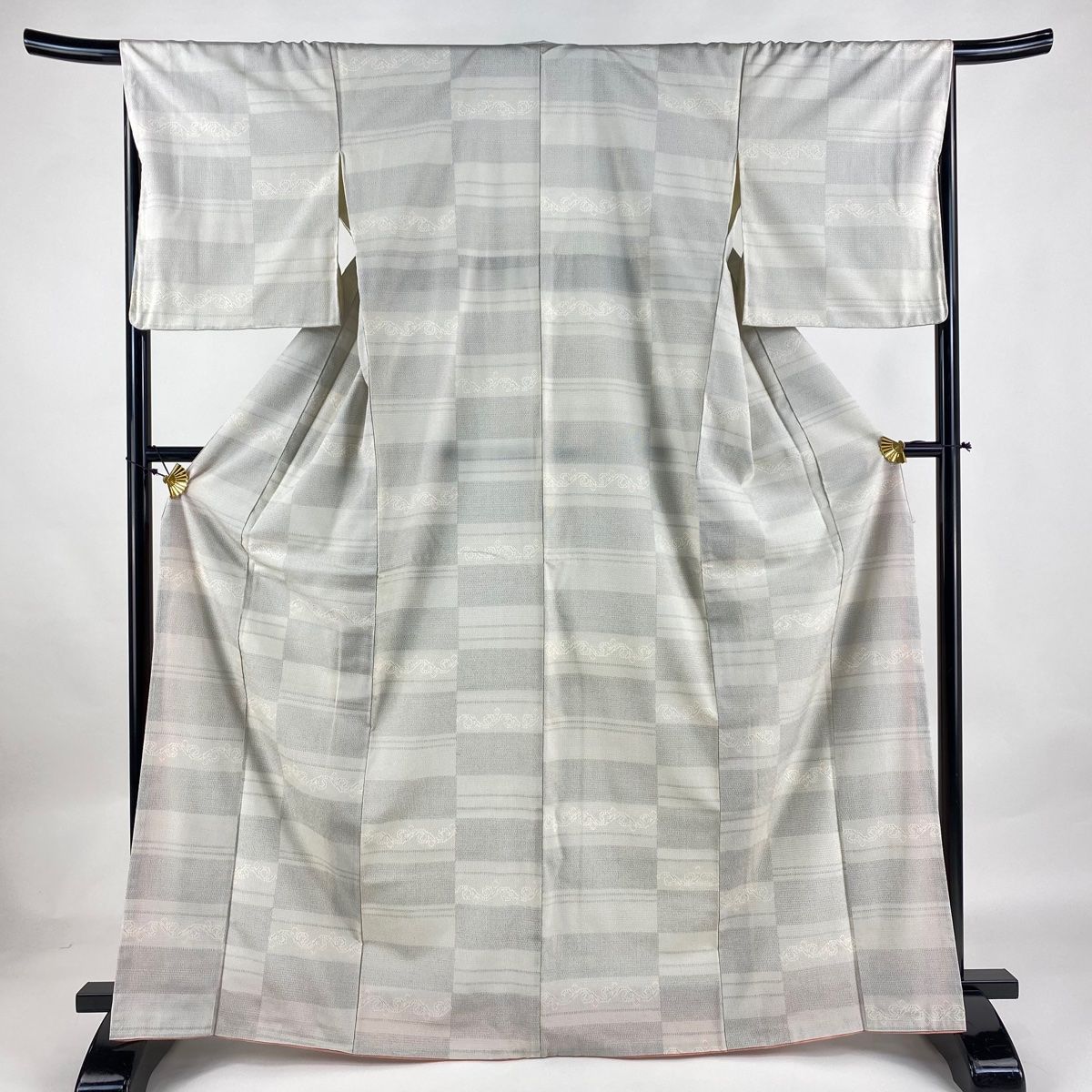 紬 身丈166.5cm 裄丈67cm M 袷 花唐草 段縞 クリーム 正絹 名品