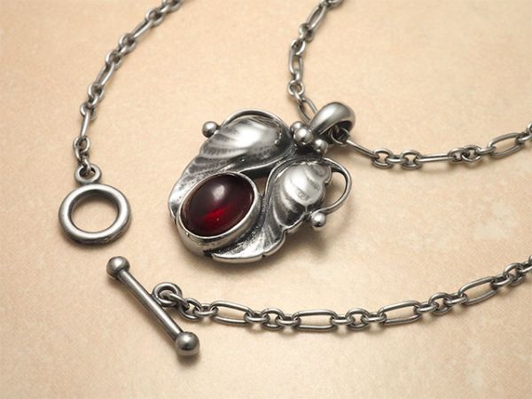 良好品　ジョージジェンセン　ガーネット　1994　ペンダント　シルバー　925 ジョージジェンセン(George Jensen) ペンダント ガーネット 1994