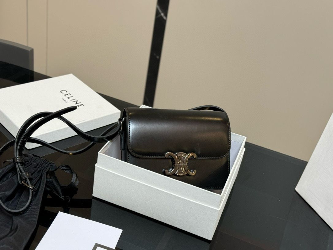 Celine] トリオンフ ミニバッグ - 専用ボックス付き | セリーヌ