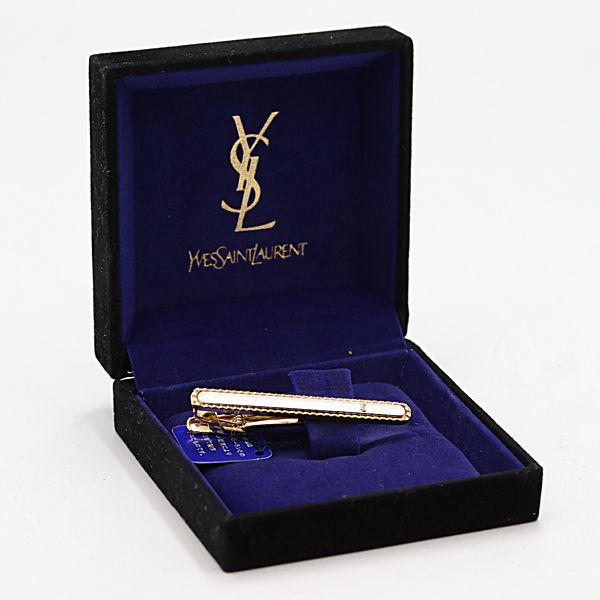 箱付き美品✨Yves Saint Laurent ネクタイピン カフス セット 美品!! Yves