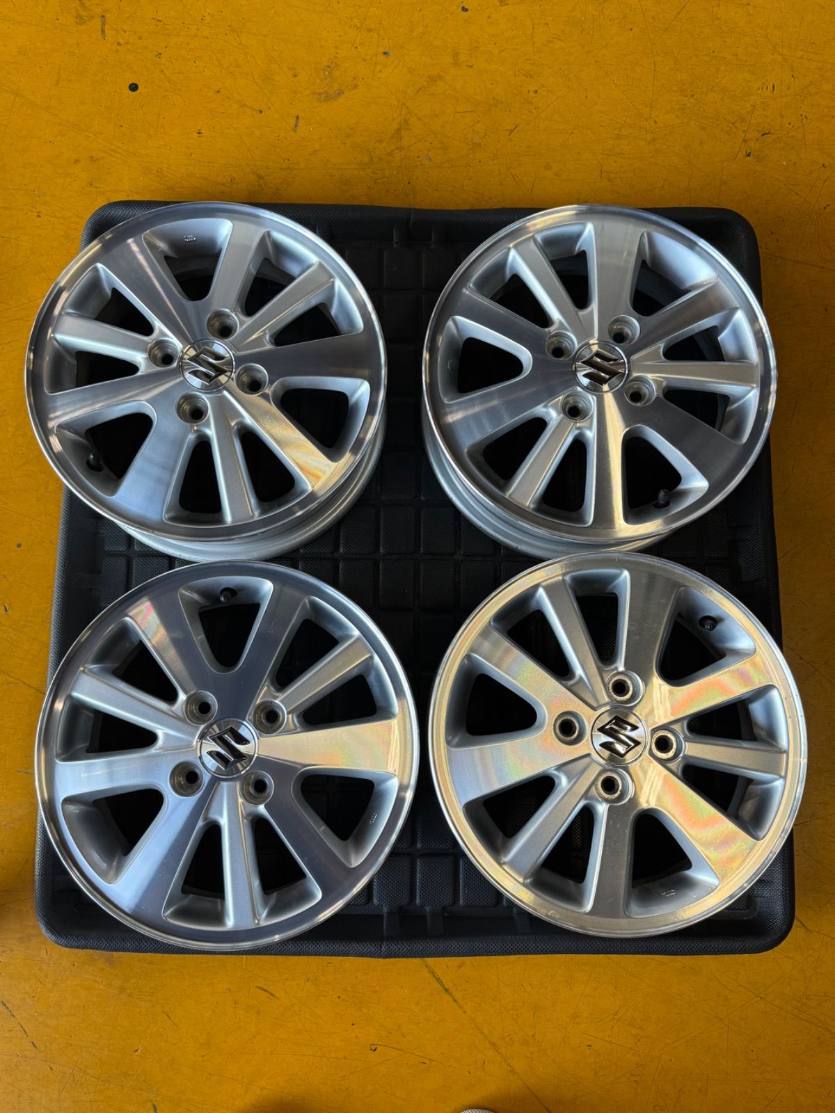 エブリィワゴン 純正アルミホイール14インチ 新車外し DA17W - メルカリ