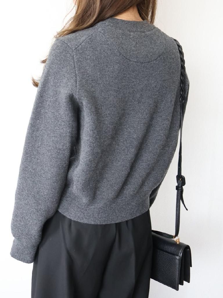 チャコールグレー