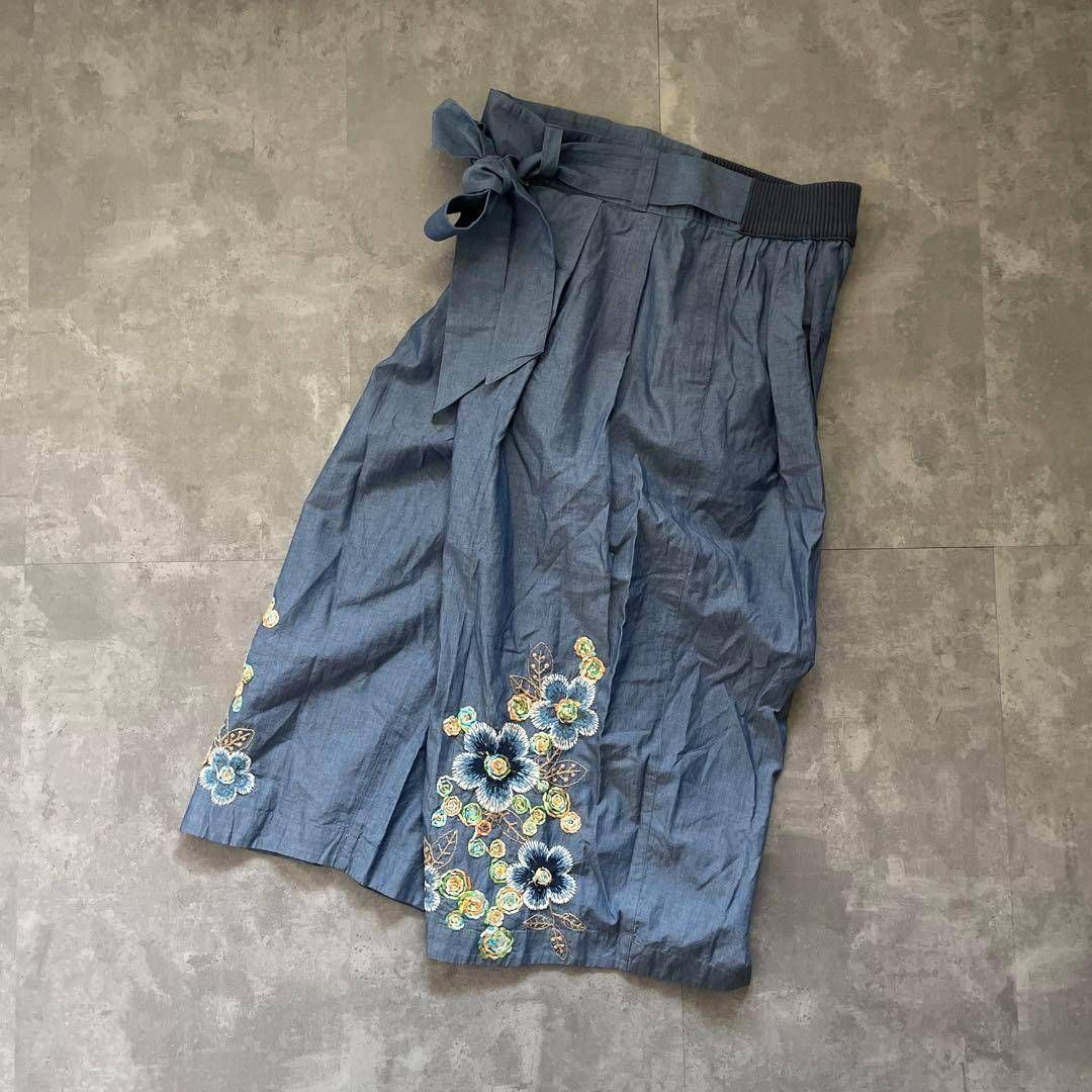 エムアンドキョウコ M.-KYOKO 刺繍 ボトム パンツ デニム 青 花柄 ボトムス ジーンズ お呼ばれ デート オフィスカジュアル 食事会