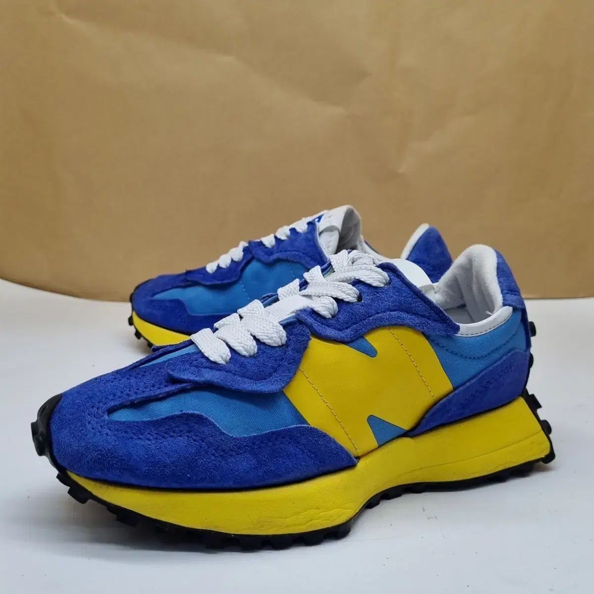 ニューバランス 327 レディーススニーカー 23センチ