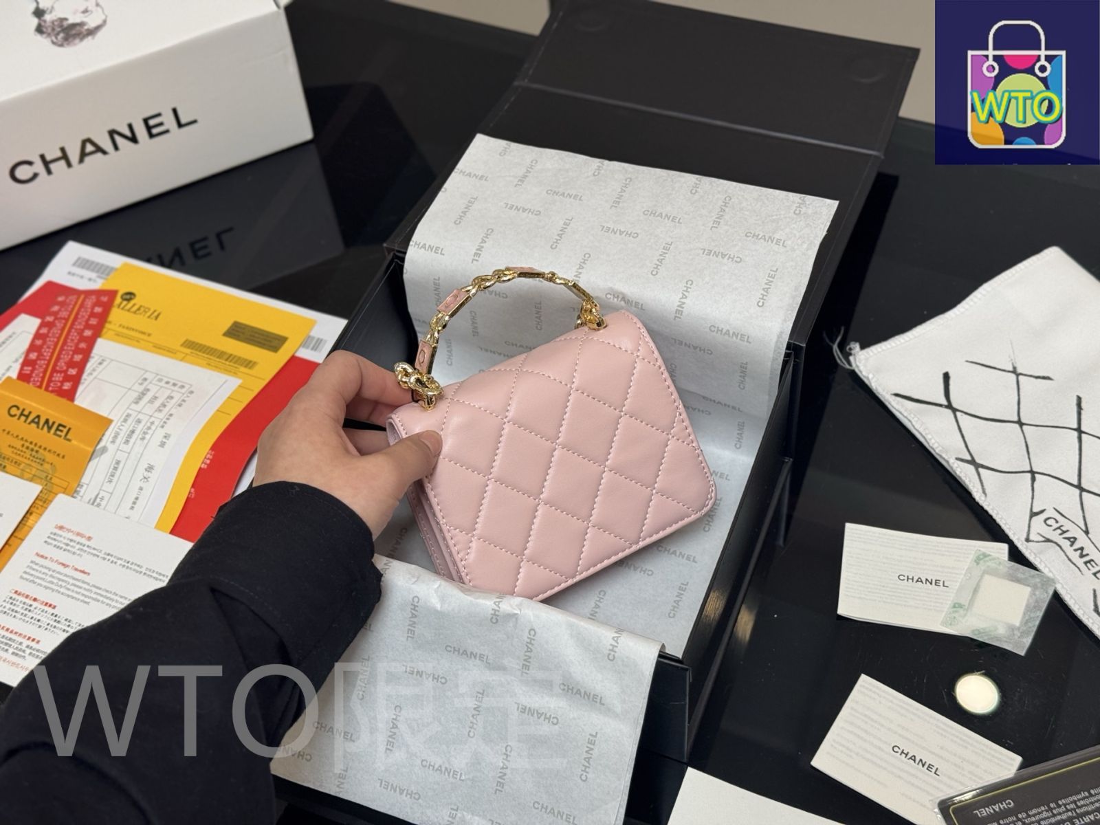 (新品)CHANEL ポーチ エナメル □シャネル□ 化粧ポーチ エナメル マトラッセ ブラック