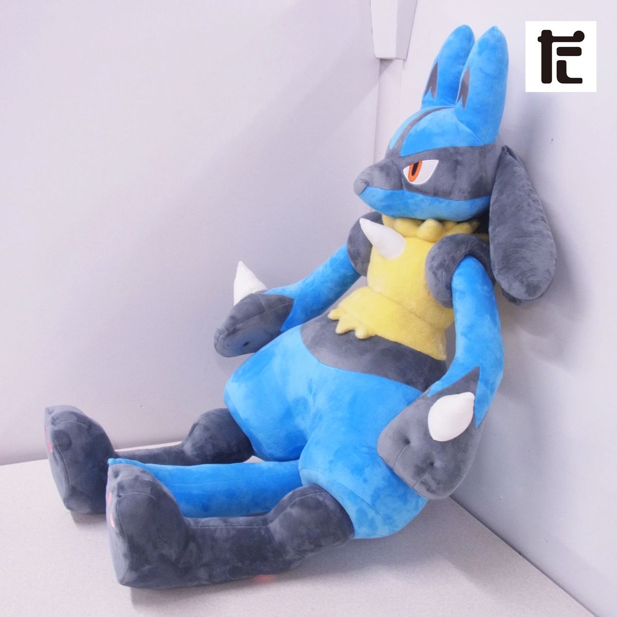 ポケットモンスター 等身大ルカリオ ぬいぐるみ デカすぎる…！“等身大”のルカリオや、大きなポッチャマの
