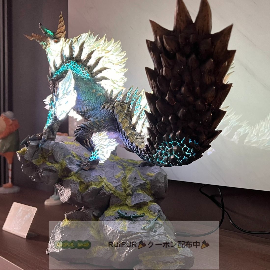 新作入荷，SALE モンスターハンター ジンオウガ フィギュア LED付き