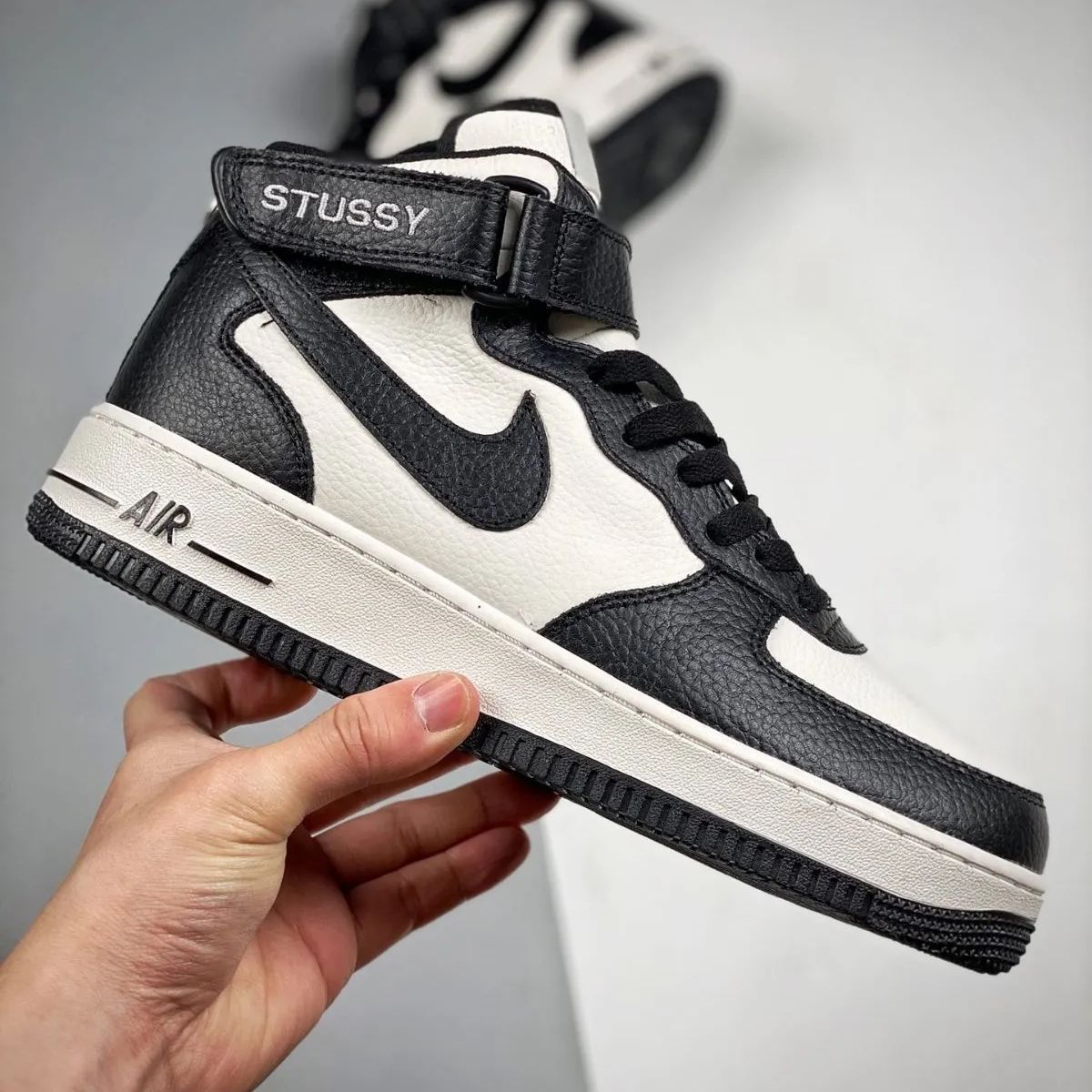 Stussy × Nike Air Force 1 Mid 