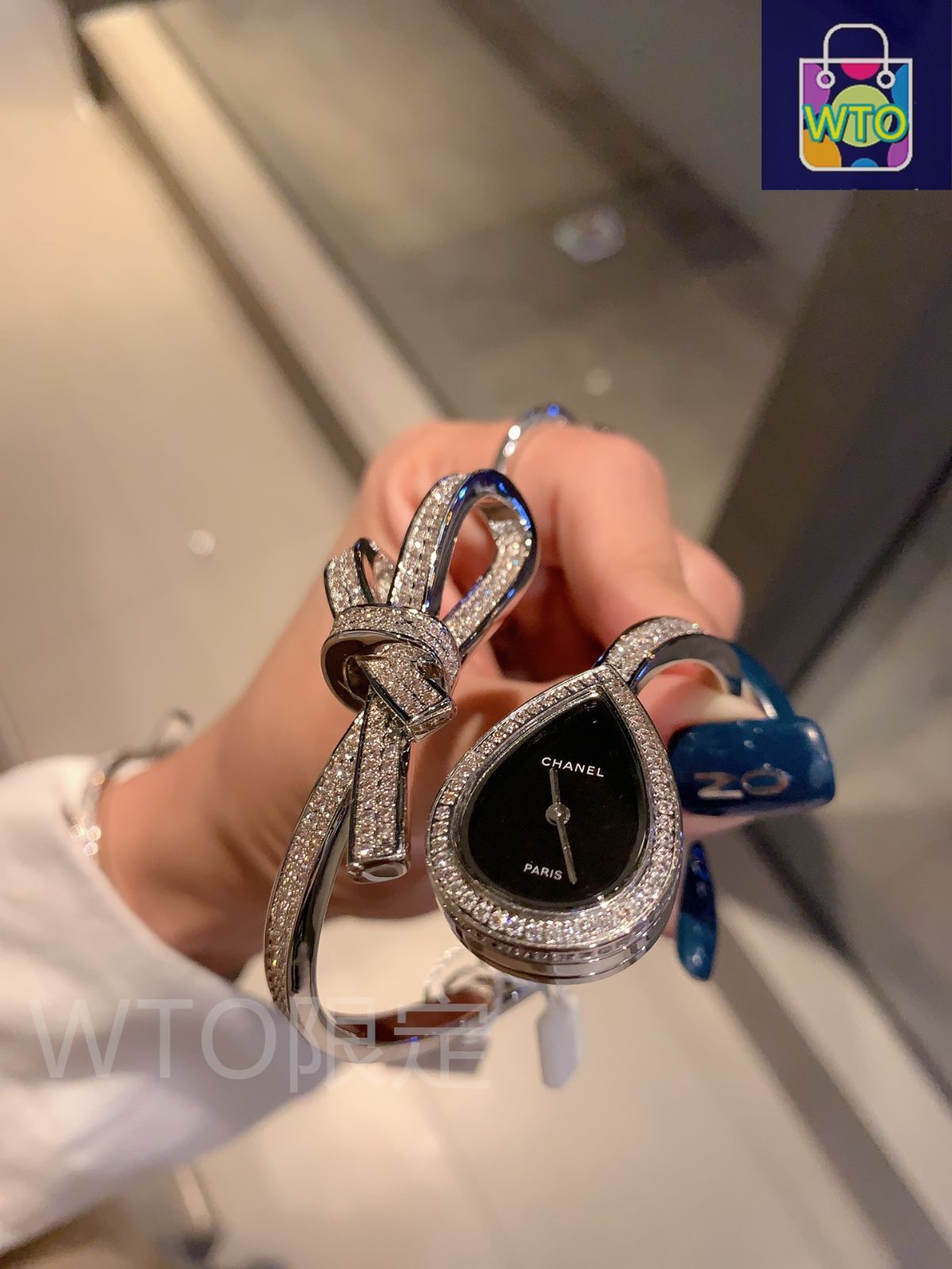 【派手で目を惹く】【CHANEL】レインボー バングル 派手で目を惹く】【CHANEL】レインボー バングル ブレスレット