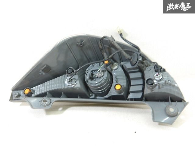 TOYOTA トヨタ 純正 NHP10 アクア 前期 テール テールライト