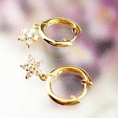 K18 ダイヤの花が揺れるピアス ピアス K18YG イエローゴールド ダイヤモンド 【0.9ct】フラワー