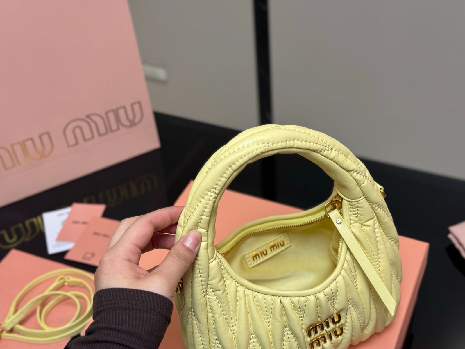 MIU MIU ワンダー ホボバッグ ? 22×11cm [本日特価|新品未使用品
