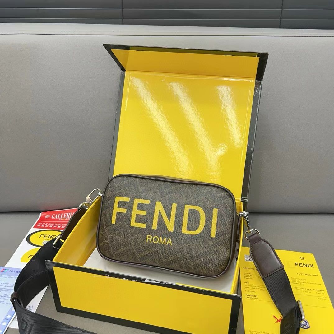 FENDI モノグラム カメラショルダーバッグ#t27 - メルカリ 
