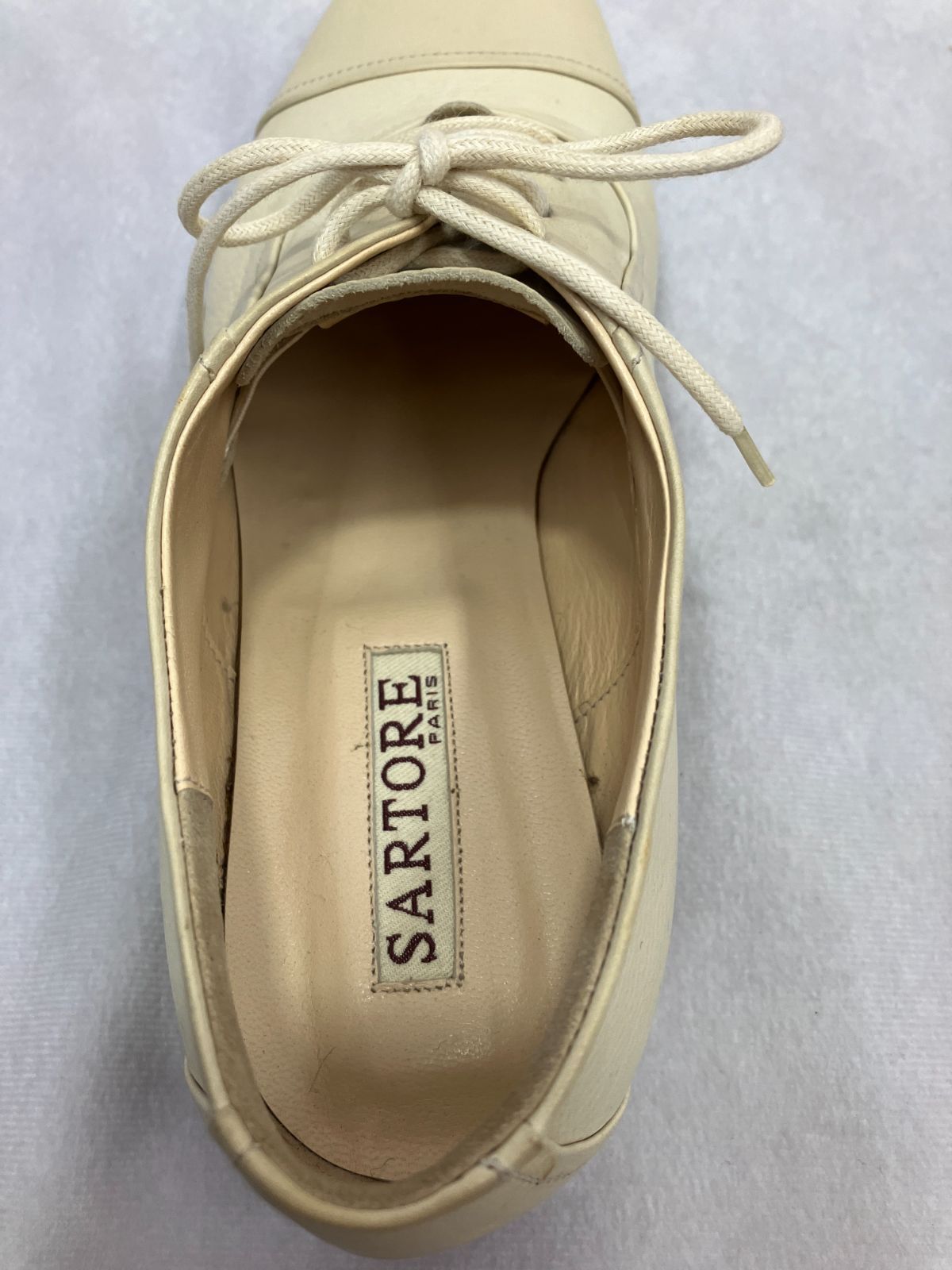 アイボリー ホワイト