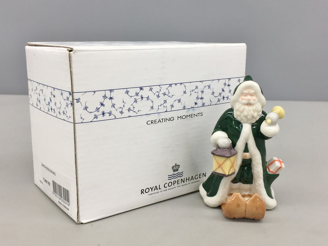ロイヤルコペンハーゲン　フィギュリン サンタクロース2015 　置物　箱つき ロイヤルコペンハーゲン フィギュリン サンタクロース2015 置物 箱つき