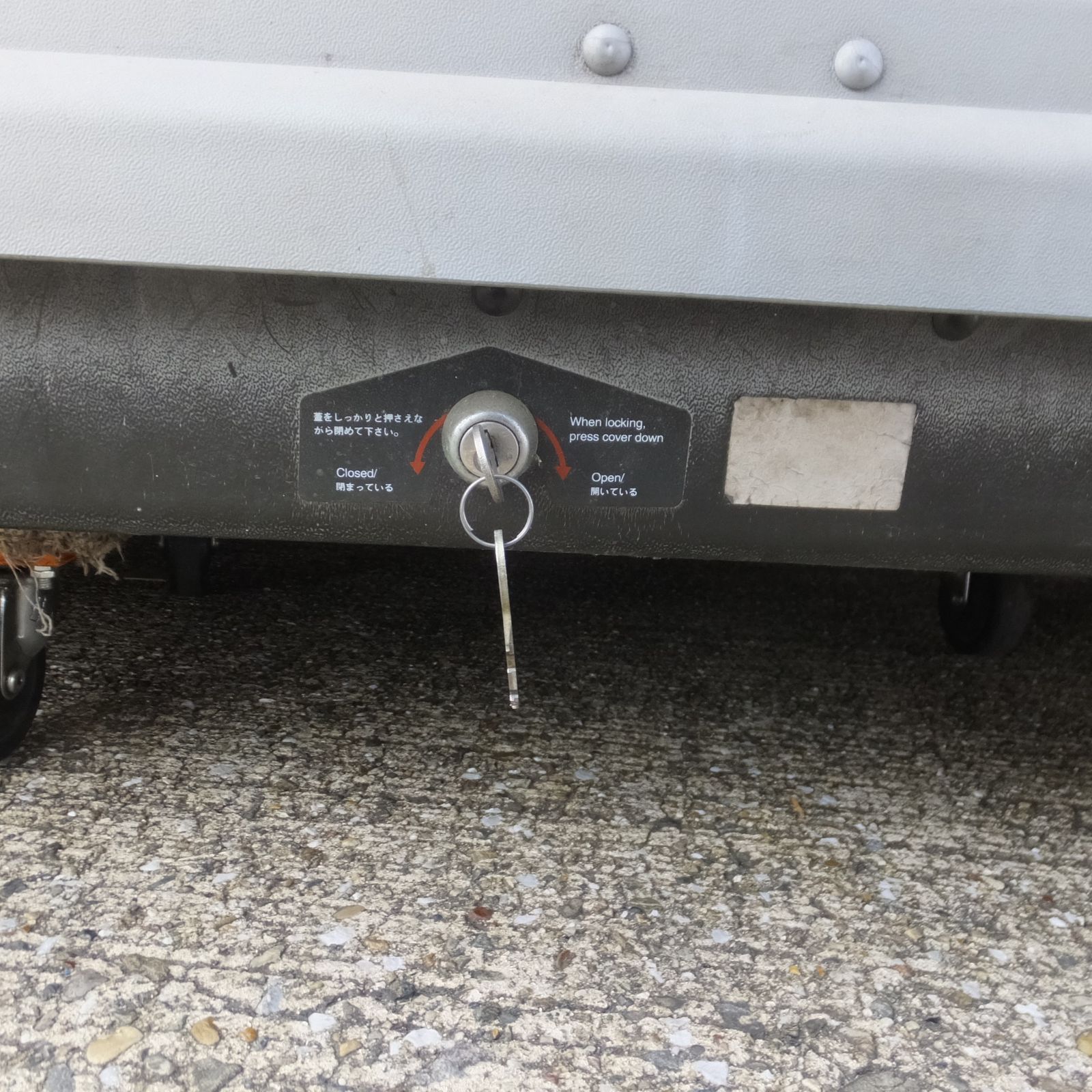 引き取り限定中古品】 THULE alpina. ルーフボックス 付属品有り