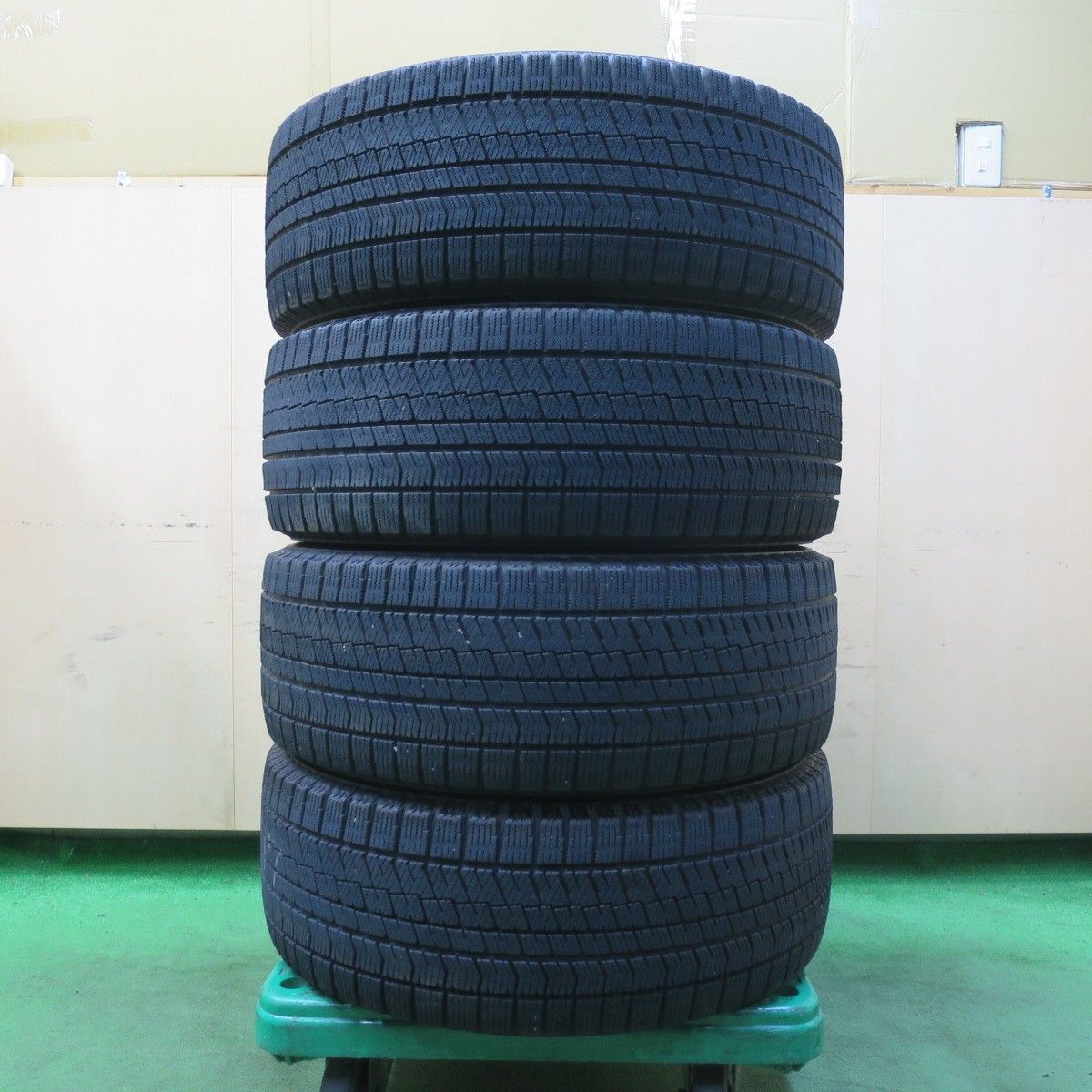 バリ溝!23年!キレイ!9.5分以上☆スタッドレス 155/65R14 バリ溝!23年!キレイ!9.5分以上☆スタッドレス 155/65R14