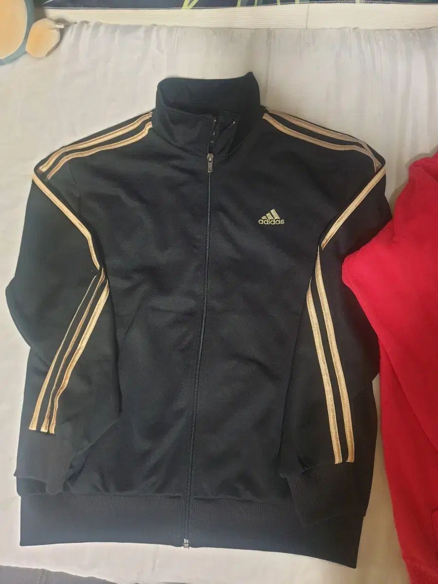 adidas(アディダス) ジップアップ ジャージー u0026 ジョーダン フード まとめ売り 2 蜂 100