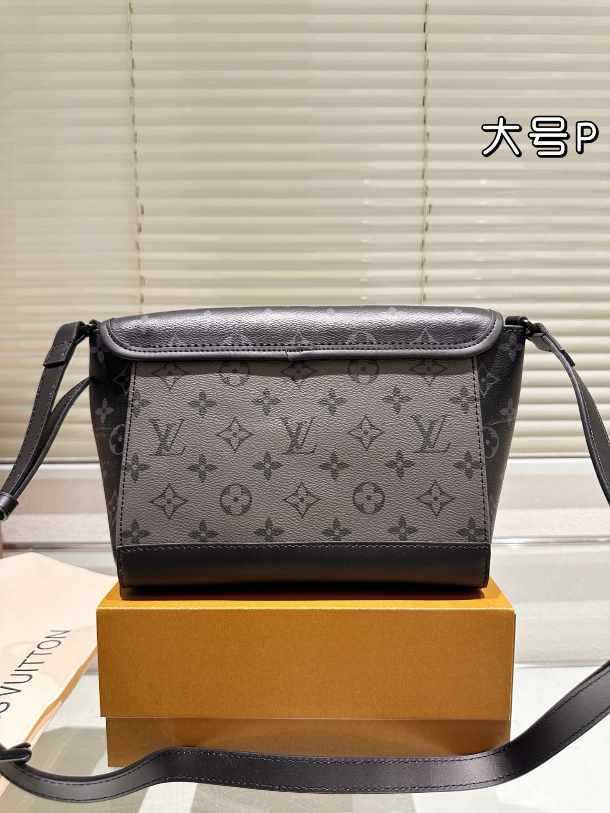 人気LV♡【LouisVuitton】District バッグ PM ♪ District PM Small Men's Messenger Bag | LOUIS VUITTON ®