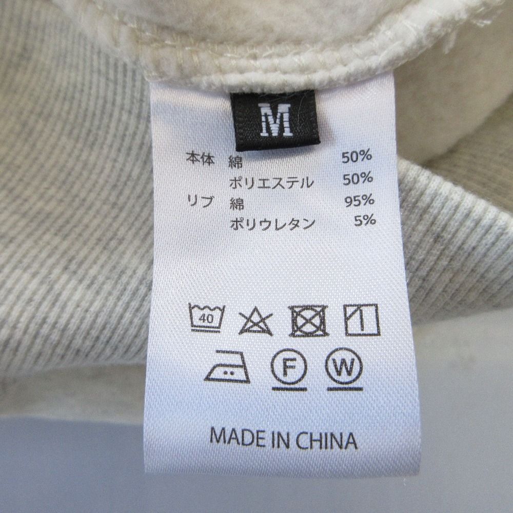 M グレー