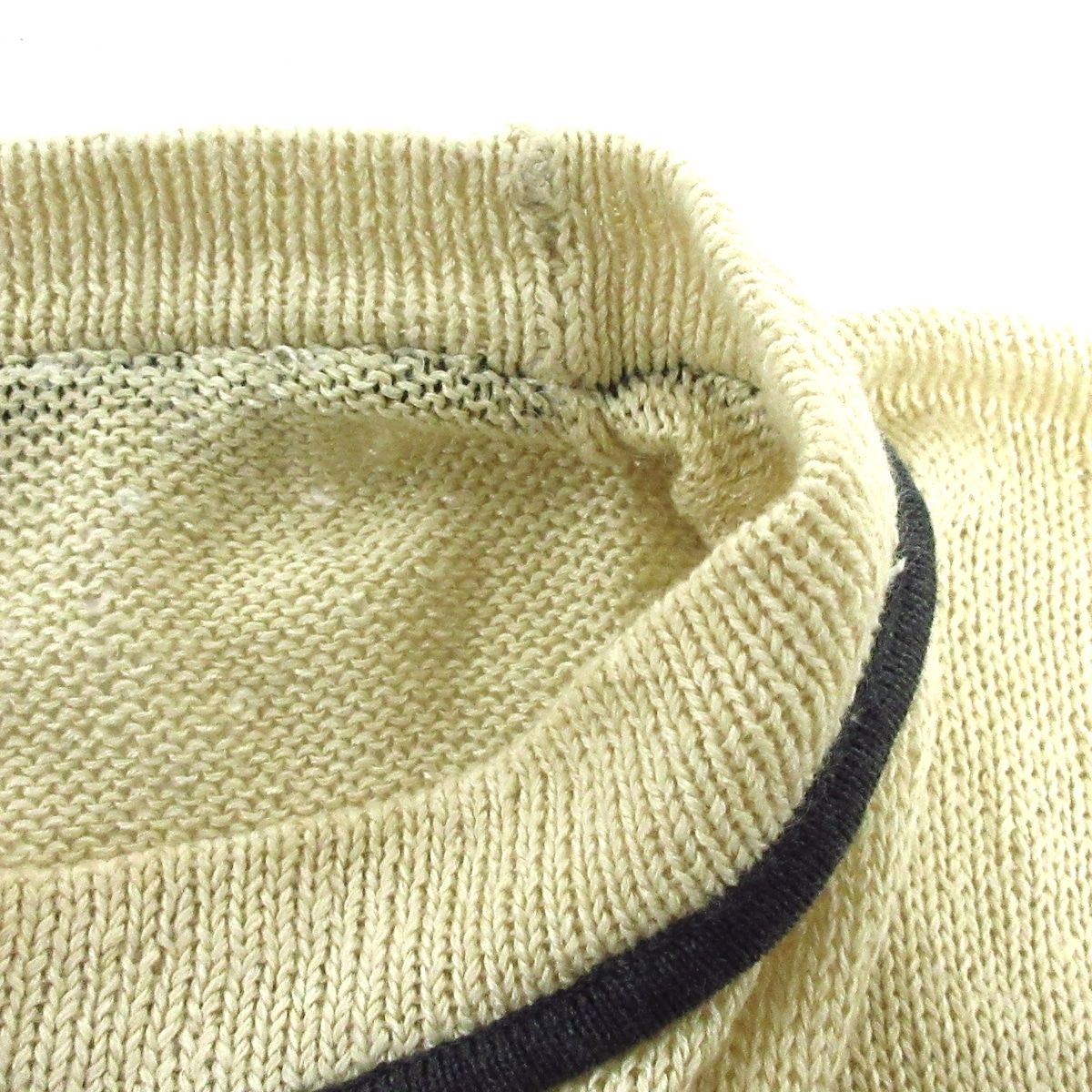 - アイボリー×ダークグレー