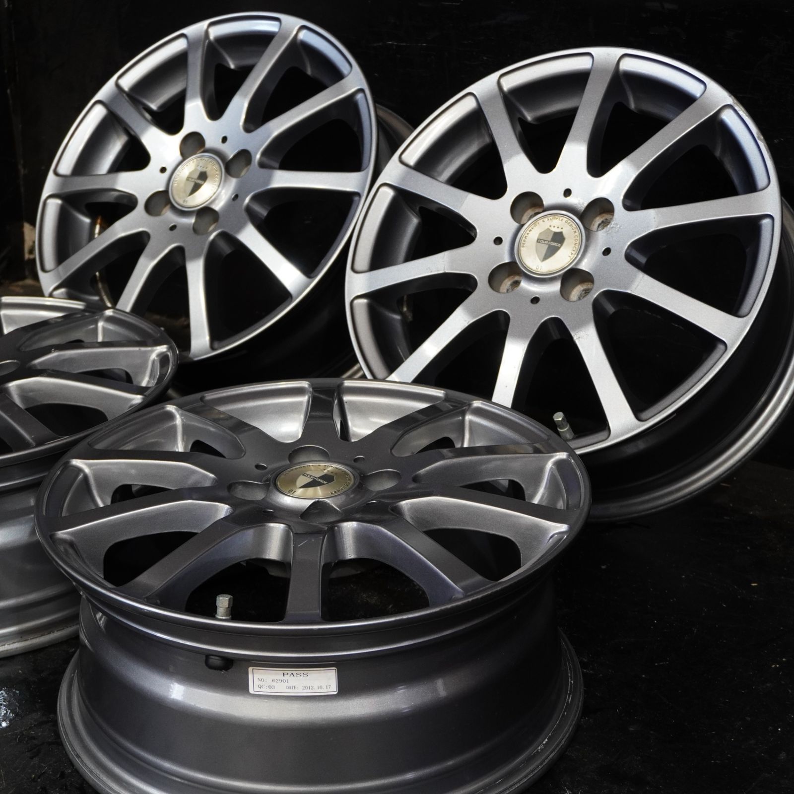 インターミラノ FOUR FORCE 01 15×6J 45 100 4H 4本 スタッドレス用に アクア フィット キューブ スイフト等
