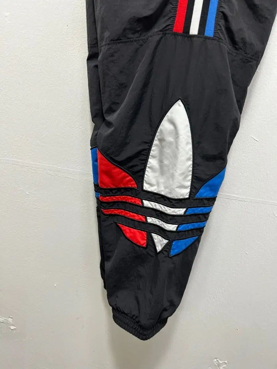 adidas アディダス