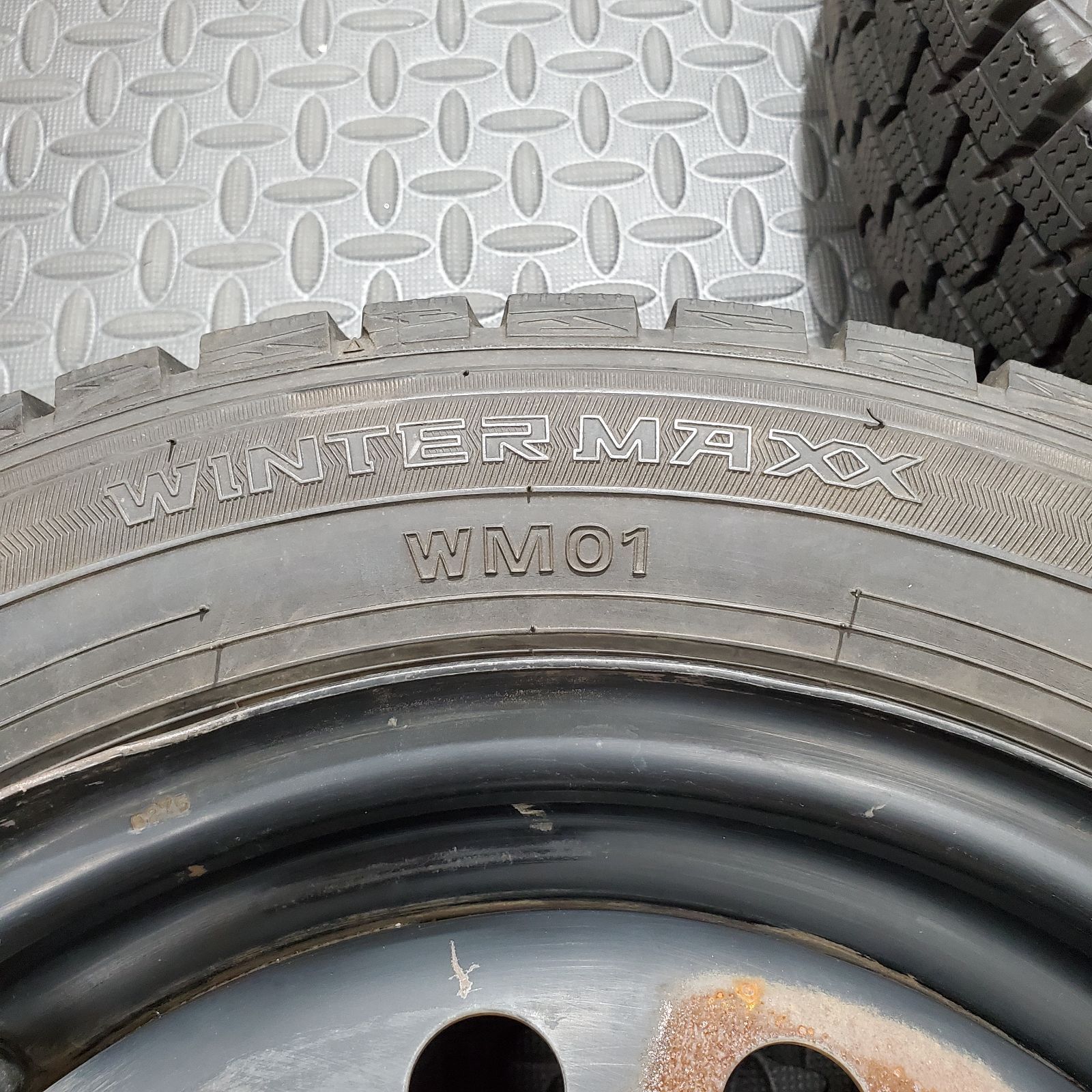 スタッドレスタイヤ 1049R