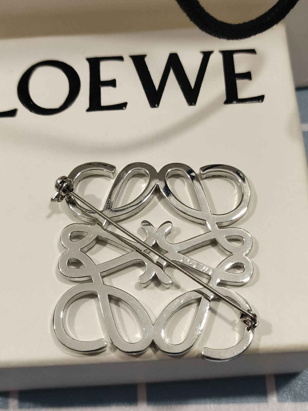 ☆人気☆LOEWE(ロエベ)　ブローチ　オシャレ　💕✨即購入OK！箱付き✨