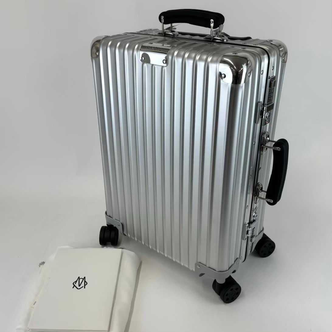 新品未使用 RIMOWA リモワ Classic Cabin S Silver 33L クラシックキャビン S シルバー 33L アルミニウム  スーツケース キャリーケース - メルカリ