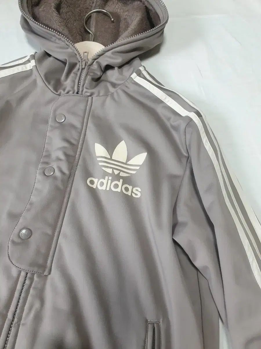 アディダス リサイクル ユニーク フードジップアップ