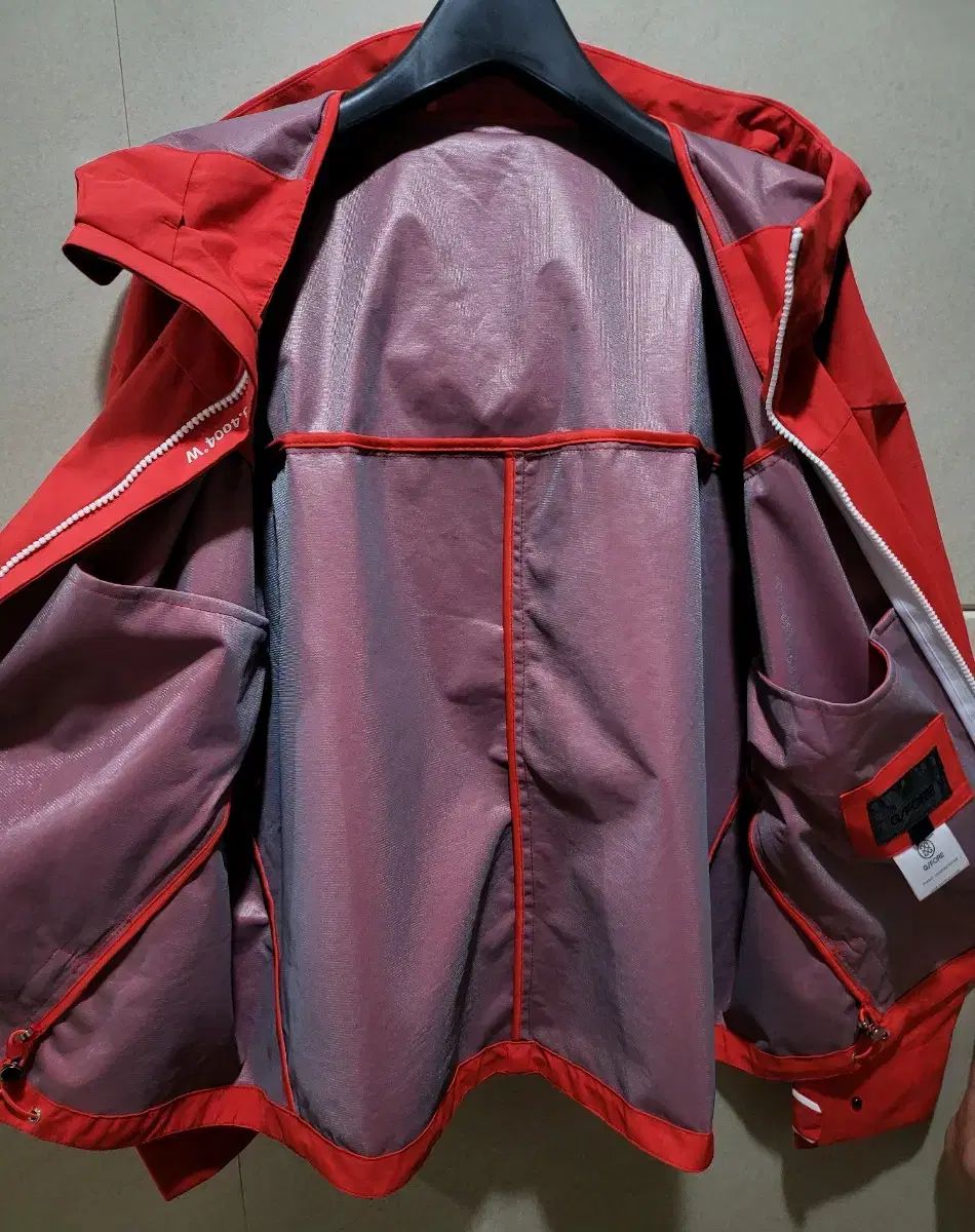 ジーフォア フード付きウインドブレーカー