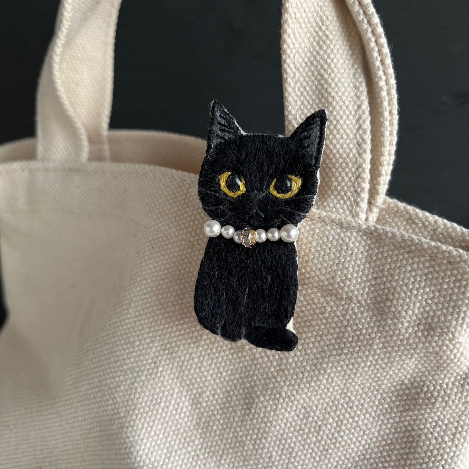 687］黒猫 猫の刺繍ブローチ 1点 - メルカリ